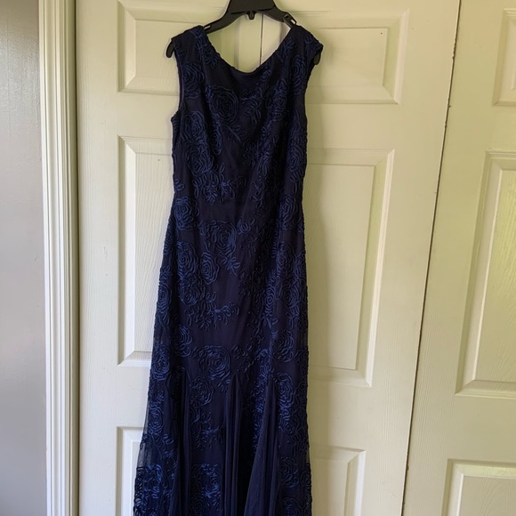 Navy blue ONYX Nite formal dress. Size 8 - Picture 2 of 3
